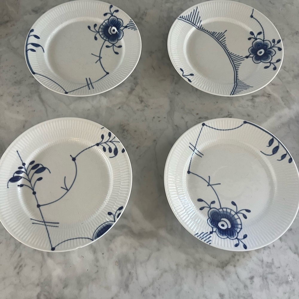 Royal Copenhagen
Blue Fluted Mega Salad Plate set of 4
